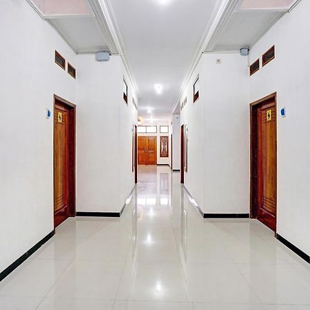 Avisha Guest House Syariah Malang Exterior photo