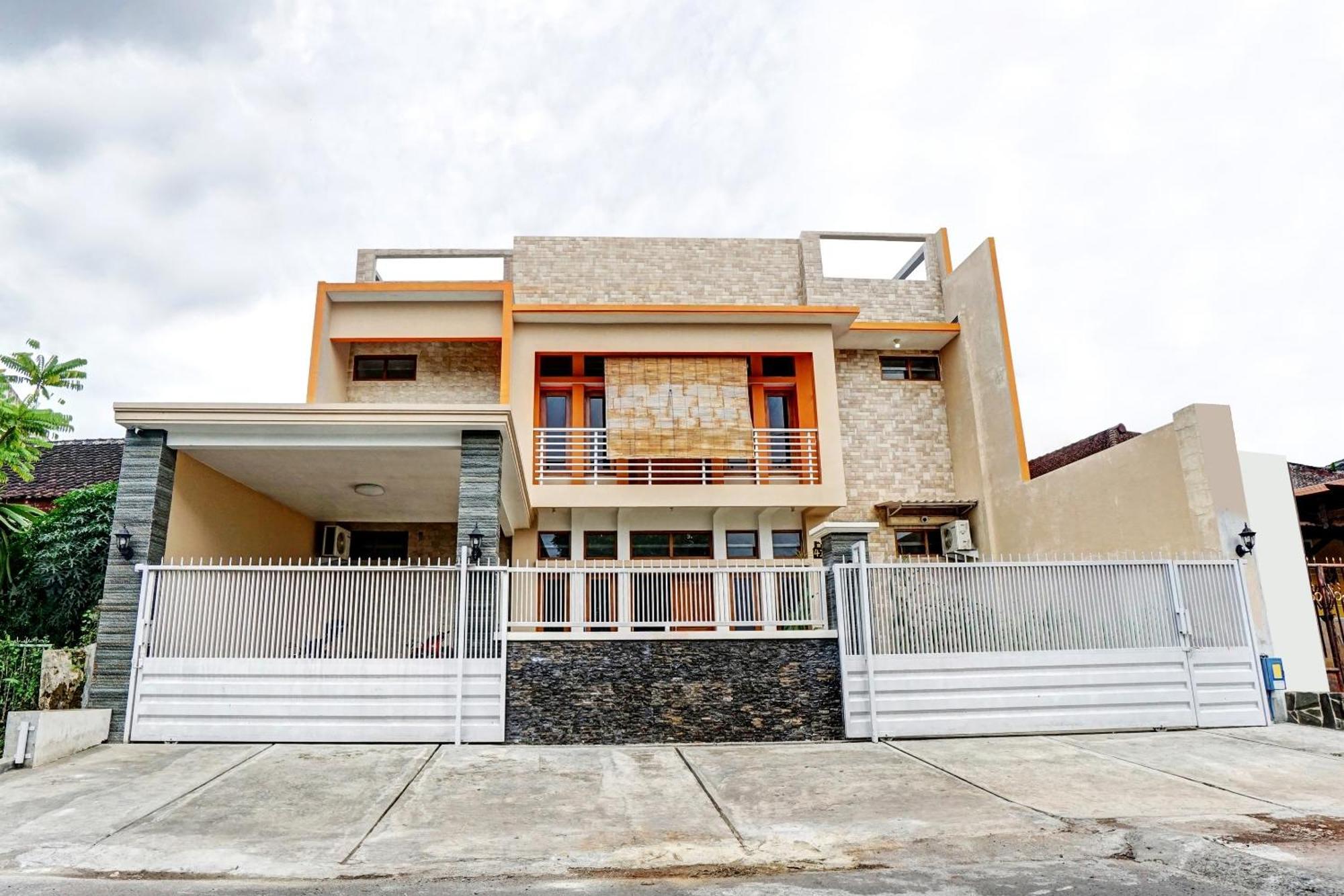 Avisha Guest House Syariah Malang Exterior photo