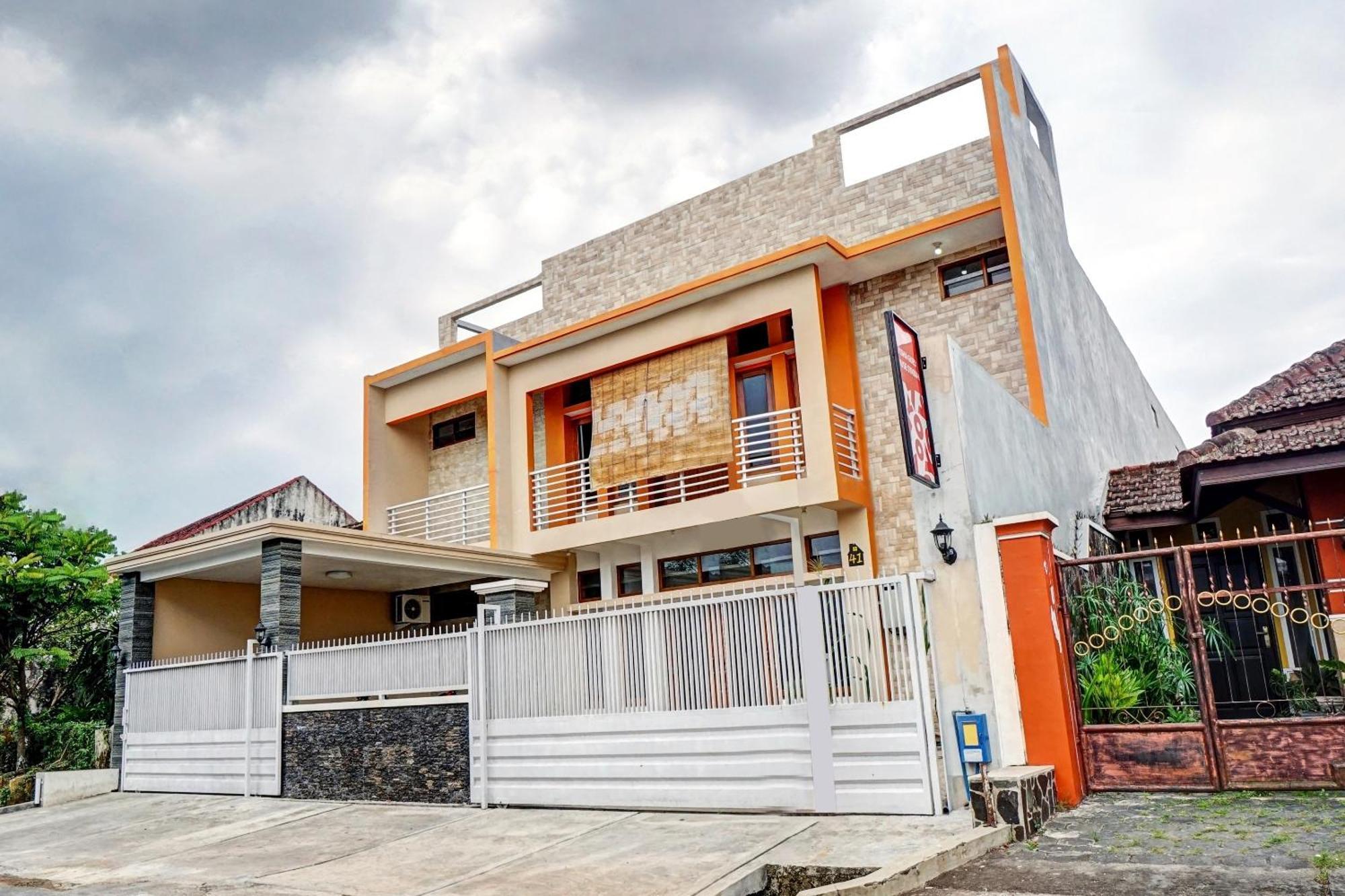 Avisha Guest House Syariah Malang Exterior photo