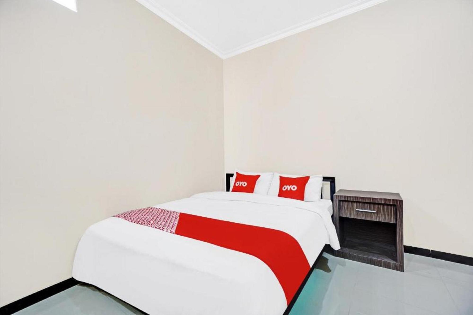 Avisha Guest House Syariah Malang Exterior photo